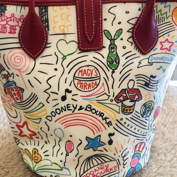 NWOT Rare Dooney & Bourke North/South Cindy Macy's Parade Collectible Tote ๐๐ฅ - Picture 11 of 17